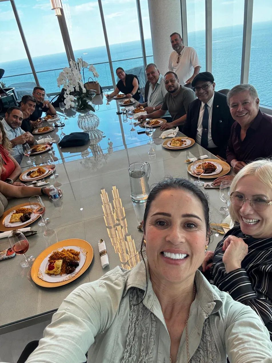 Almuerzo de la generación con vista al mar